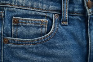 Warum gibt es die kleine fünfte Tasche in Jeans – und braucht man sie noch?