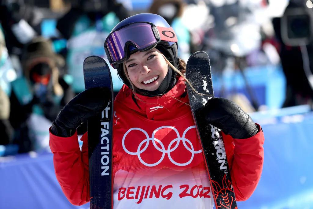 Eileen Gu dochody i sponsorzy – 23 miliony dolarów oraz starty dla Chin wyjaśnione